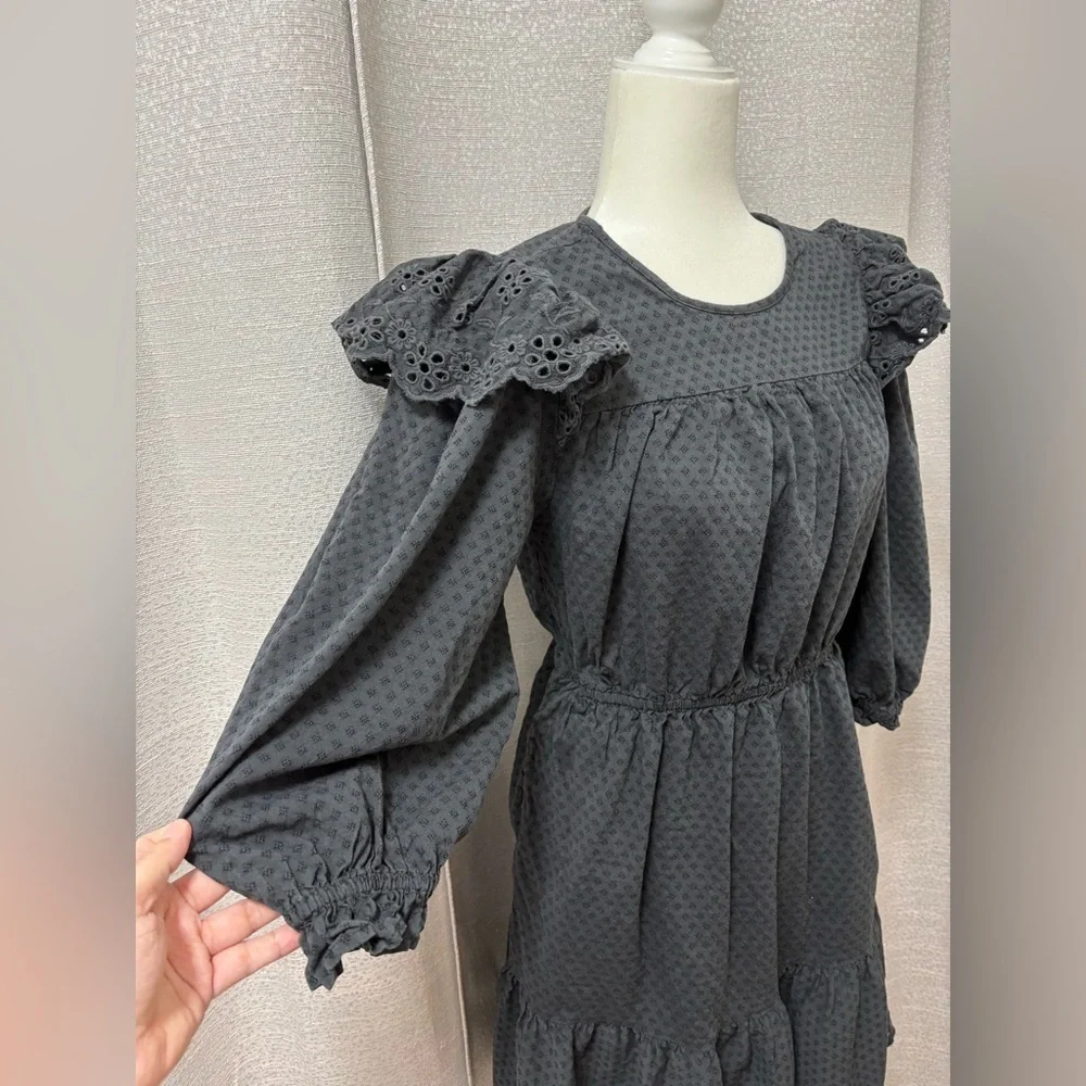 Universal Thread women ruffle