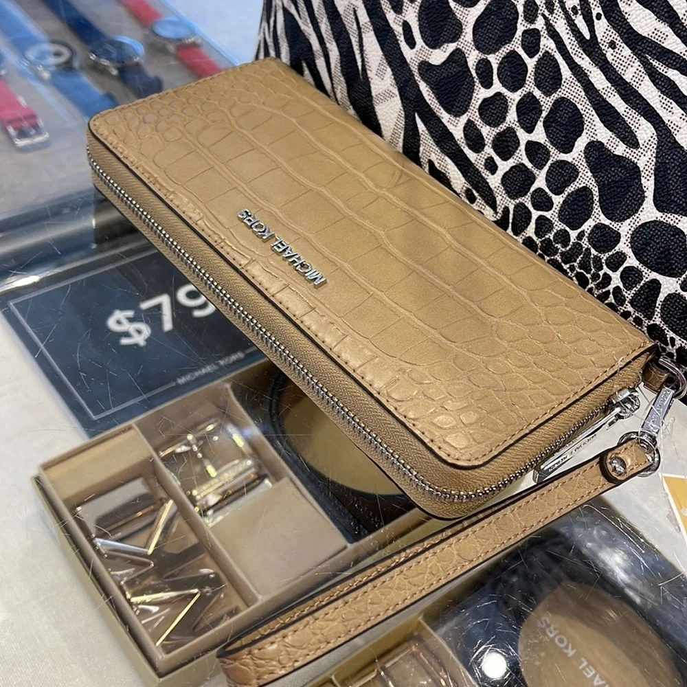 Michael Kors Large Jet Set Travel Continental Wristlet Phone Holder Case Wallet