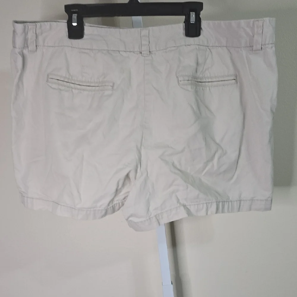 LOFT Cream Bermuda Shorts for Effortless Style‎