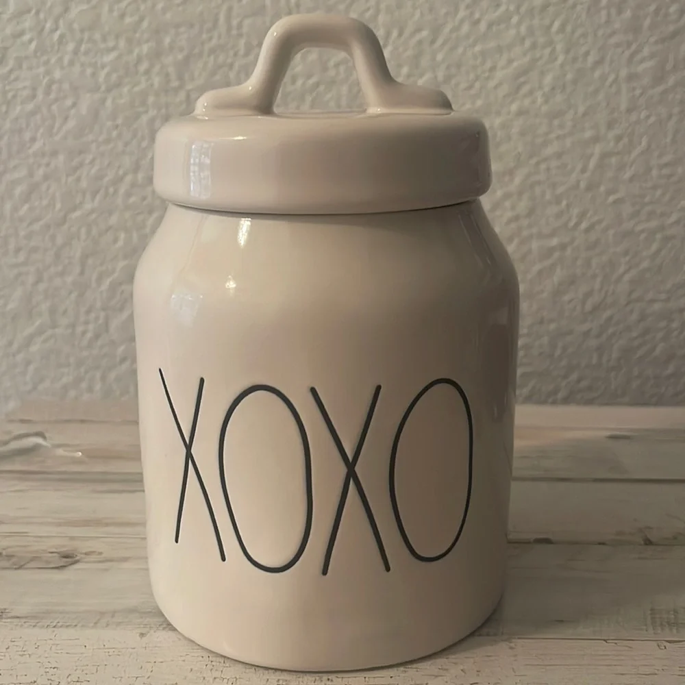 Rae Dunn XOXO Canister.