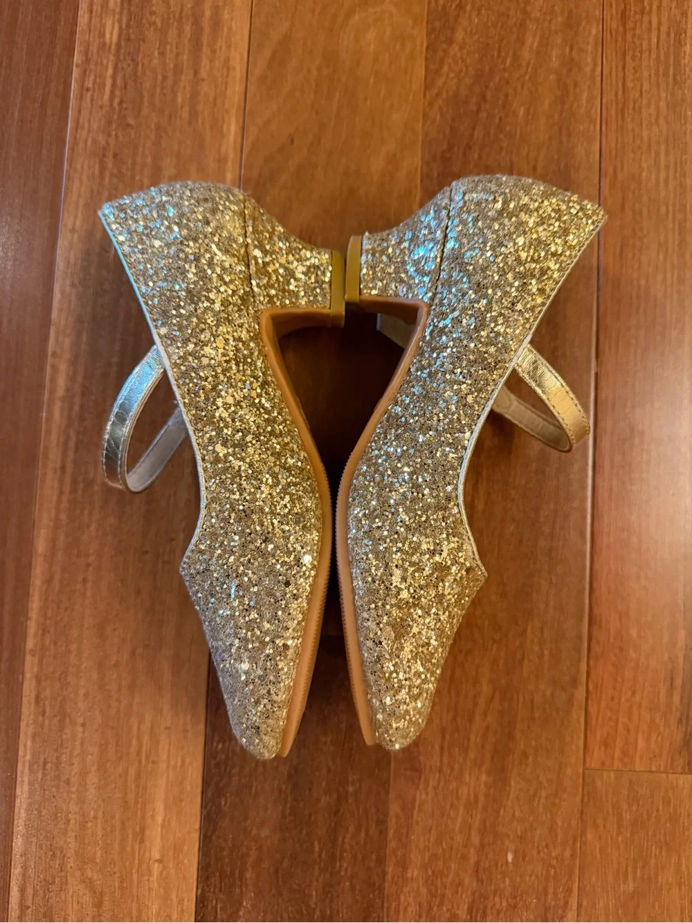 Eight KM shimmering gold