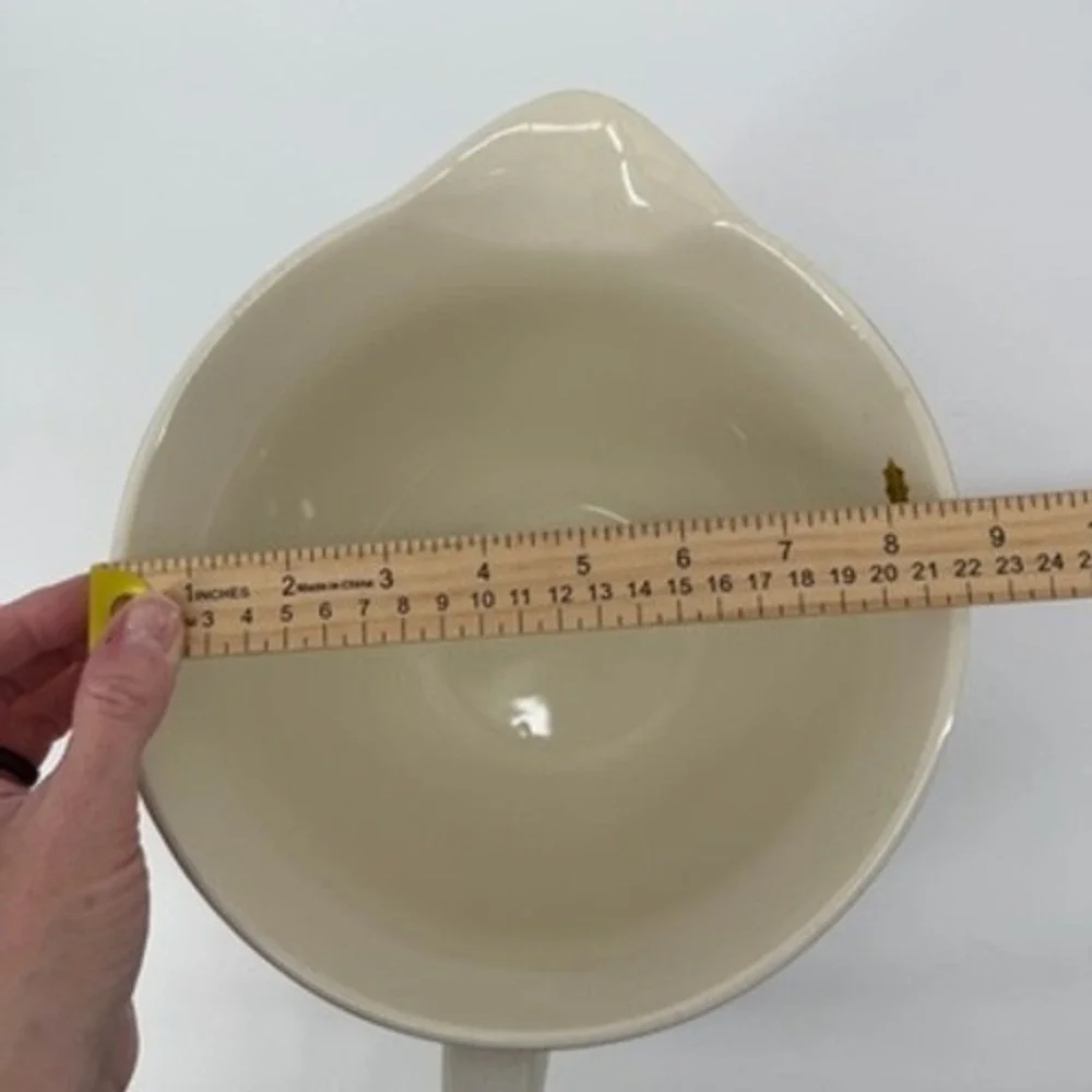 The Bake Shop by Masterclass ceramic mixing