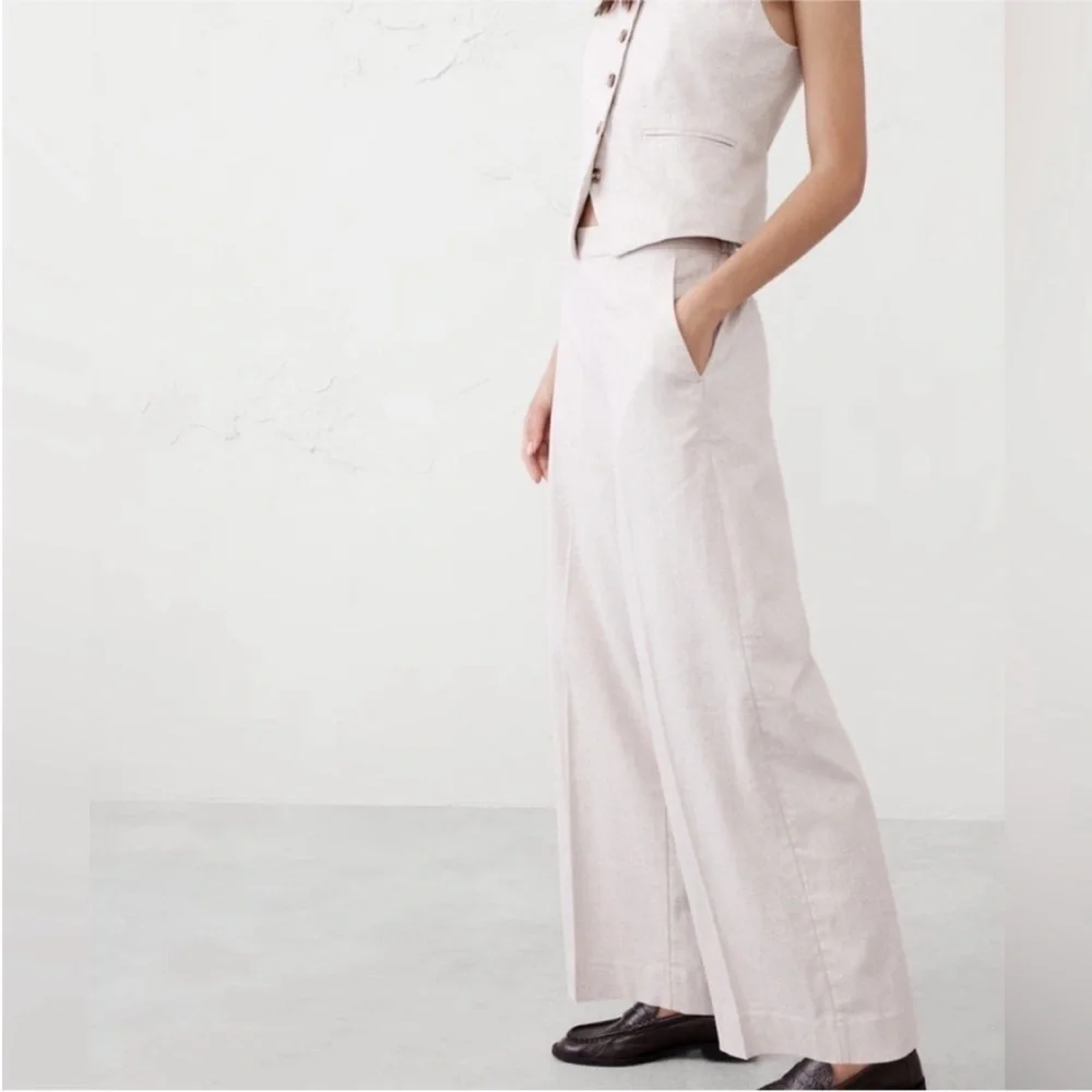 Banana Republic reposhing this