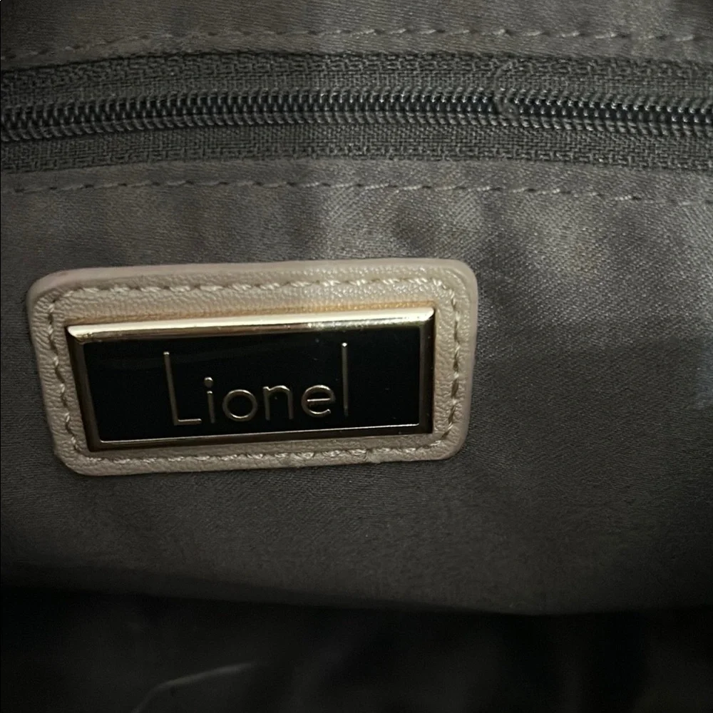 Lionel this chic