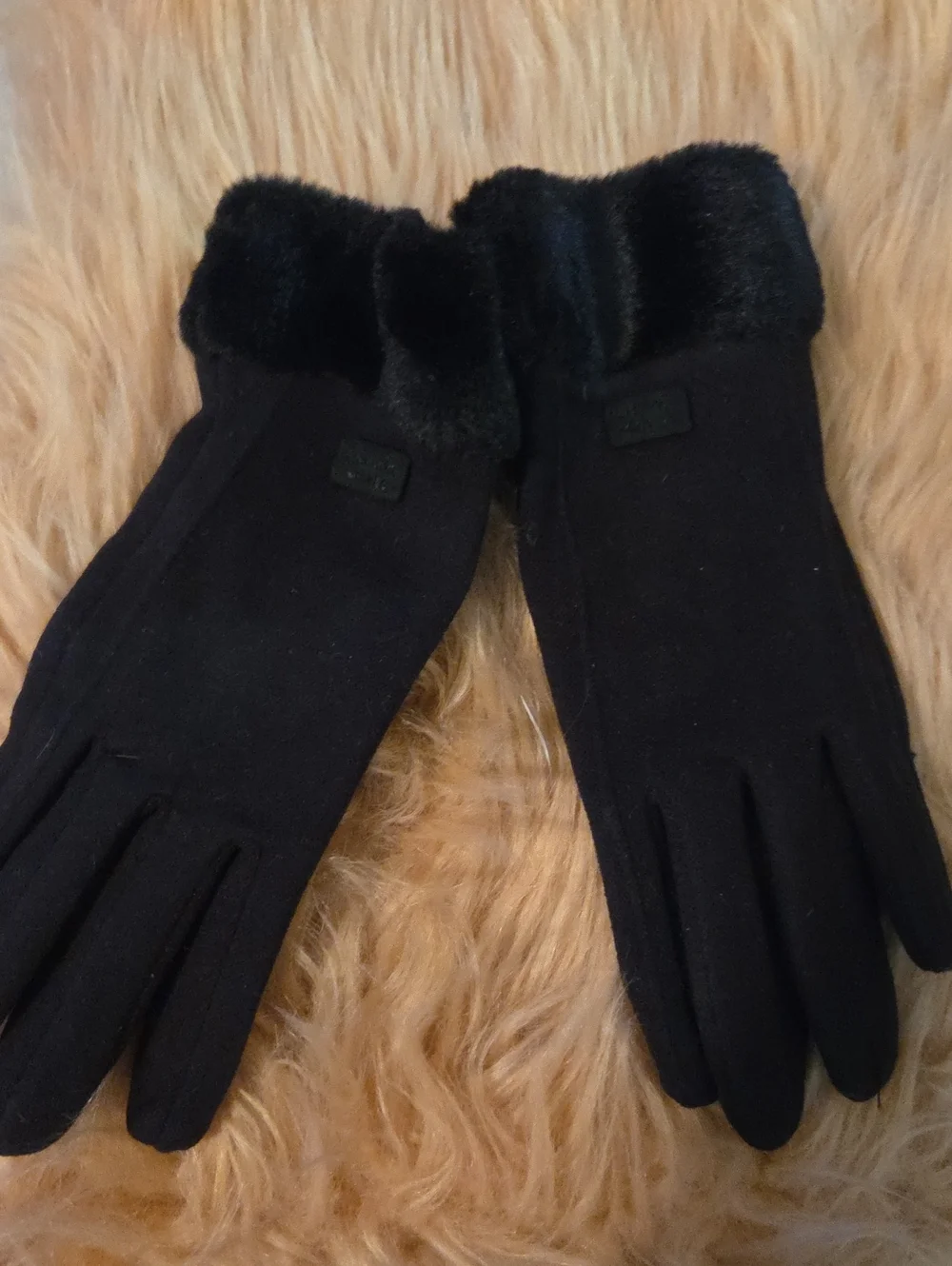 Classic Black Women's Faux-Fur Cuff Gloves NWOT