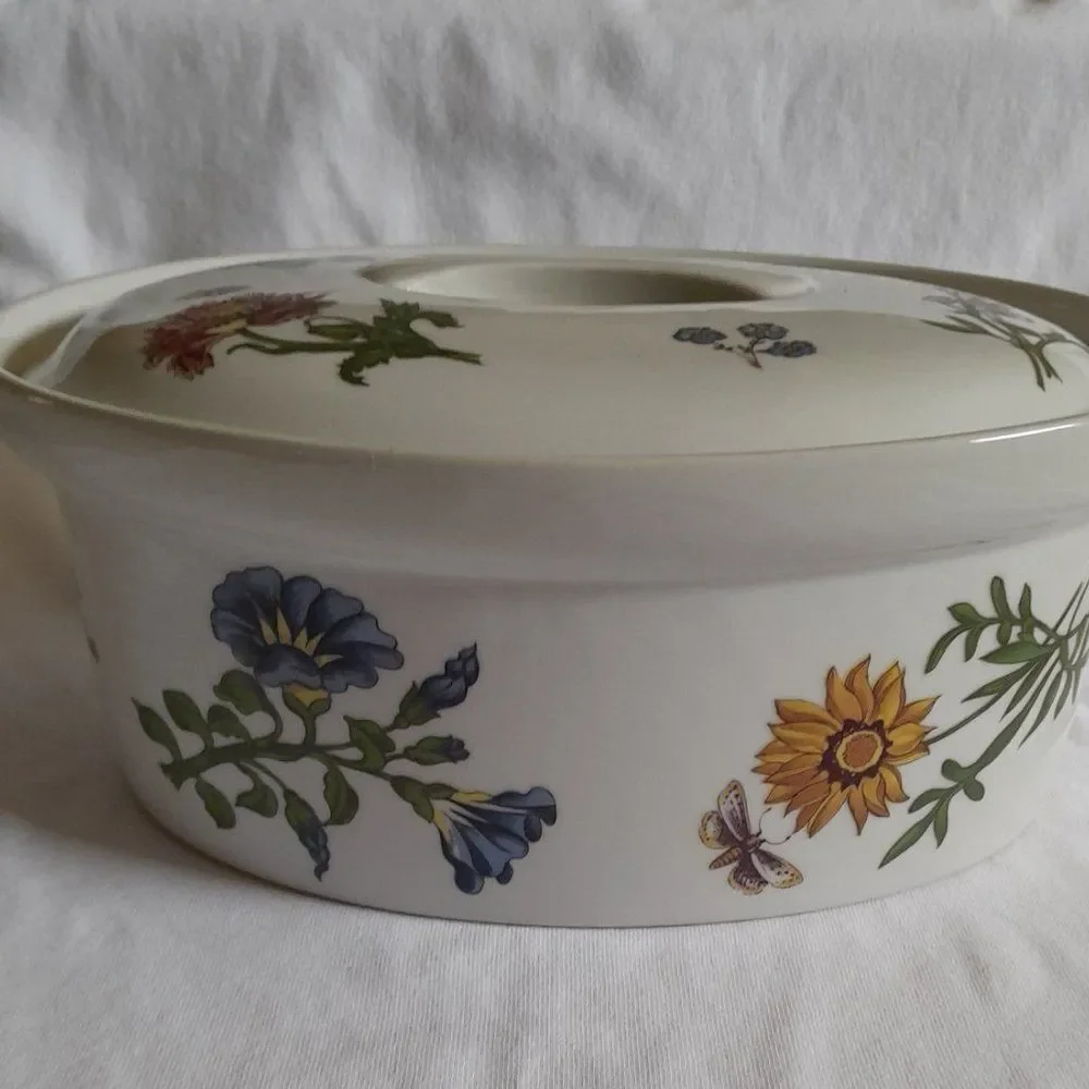 Vintage Cordon Blue BIA casserole dish w lid. Like new.