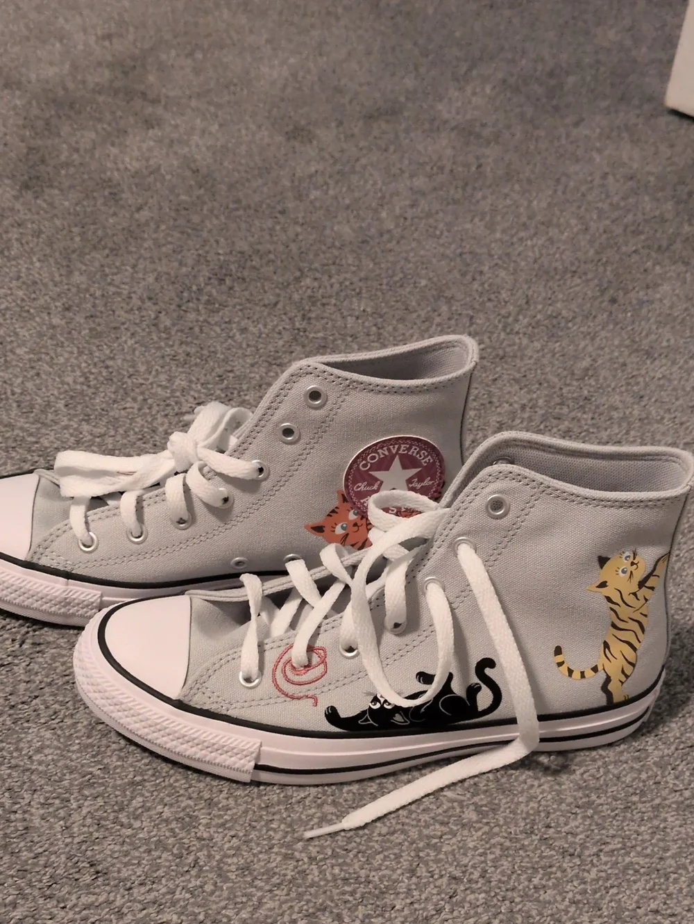 NWOT Cat Print Converse Kids 5.5/Women's 7.5
