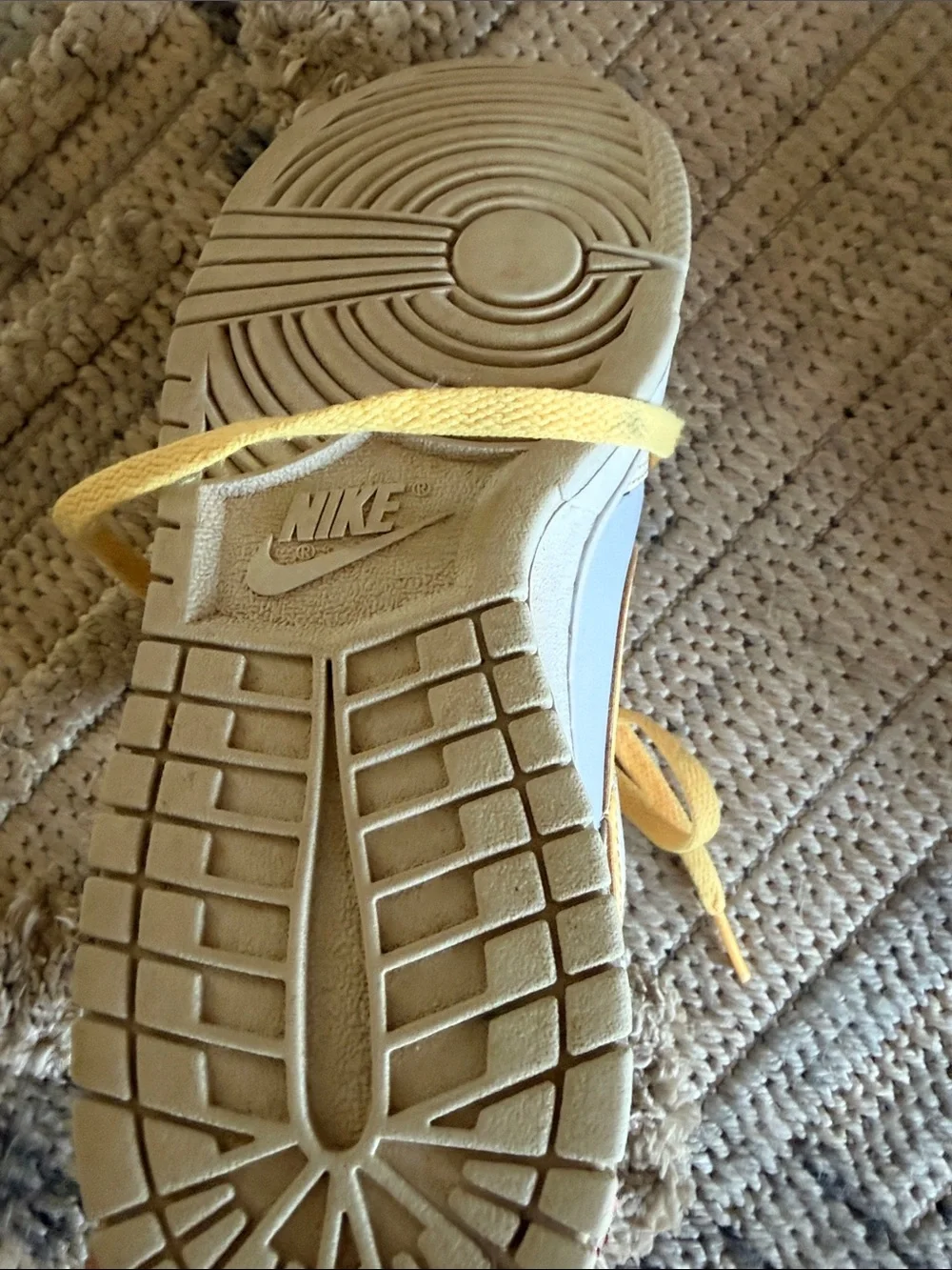 Nike laces padded top