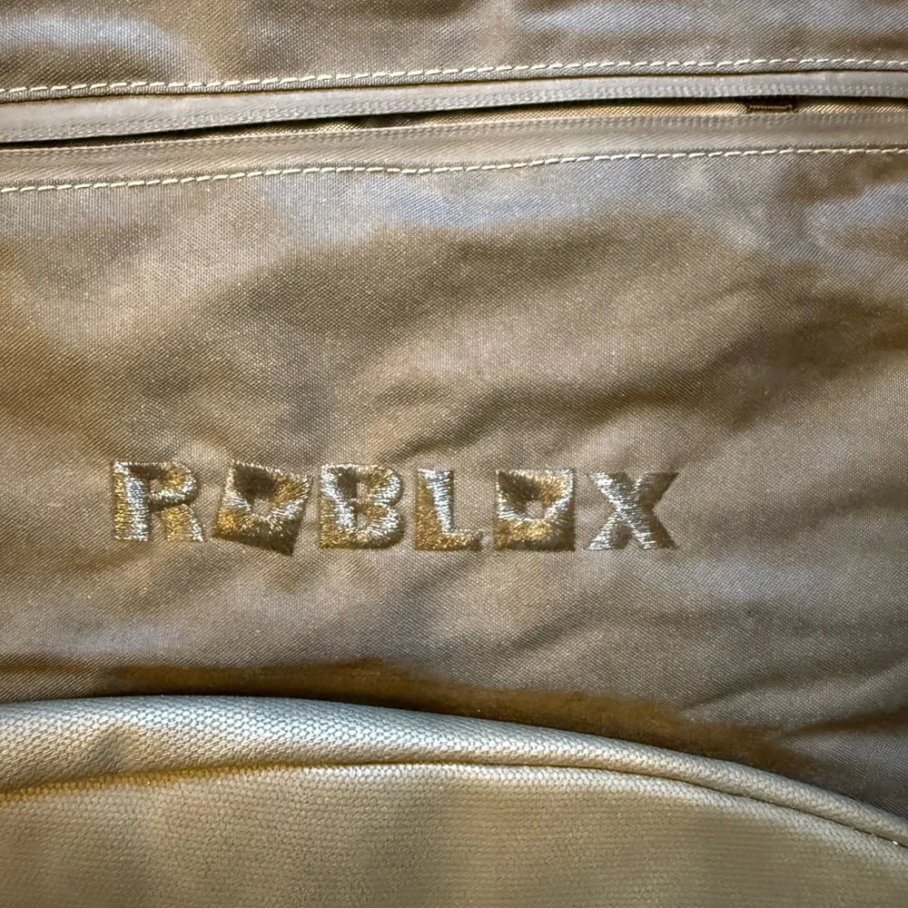 roblox pockets laptop roll