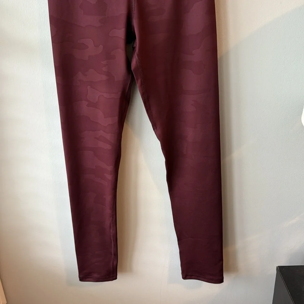 NWT Old Navy Elevate Girls‎ red Camo Leggings