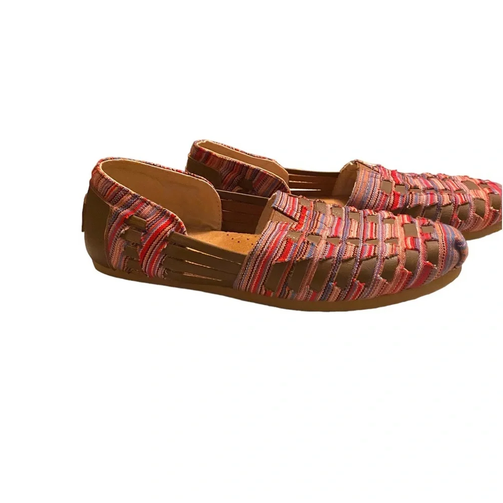 Toms colorful woven