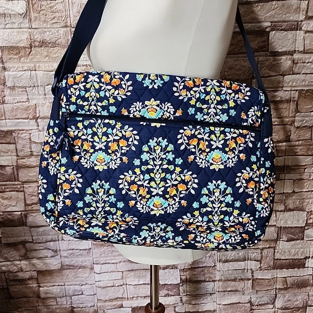 Vera Bradley chic crossbody