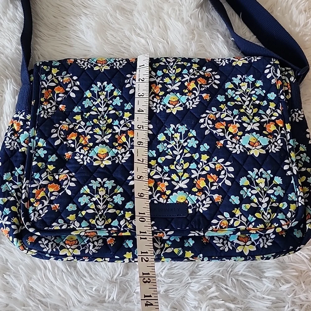 Vera Bradley chic crossbody