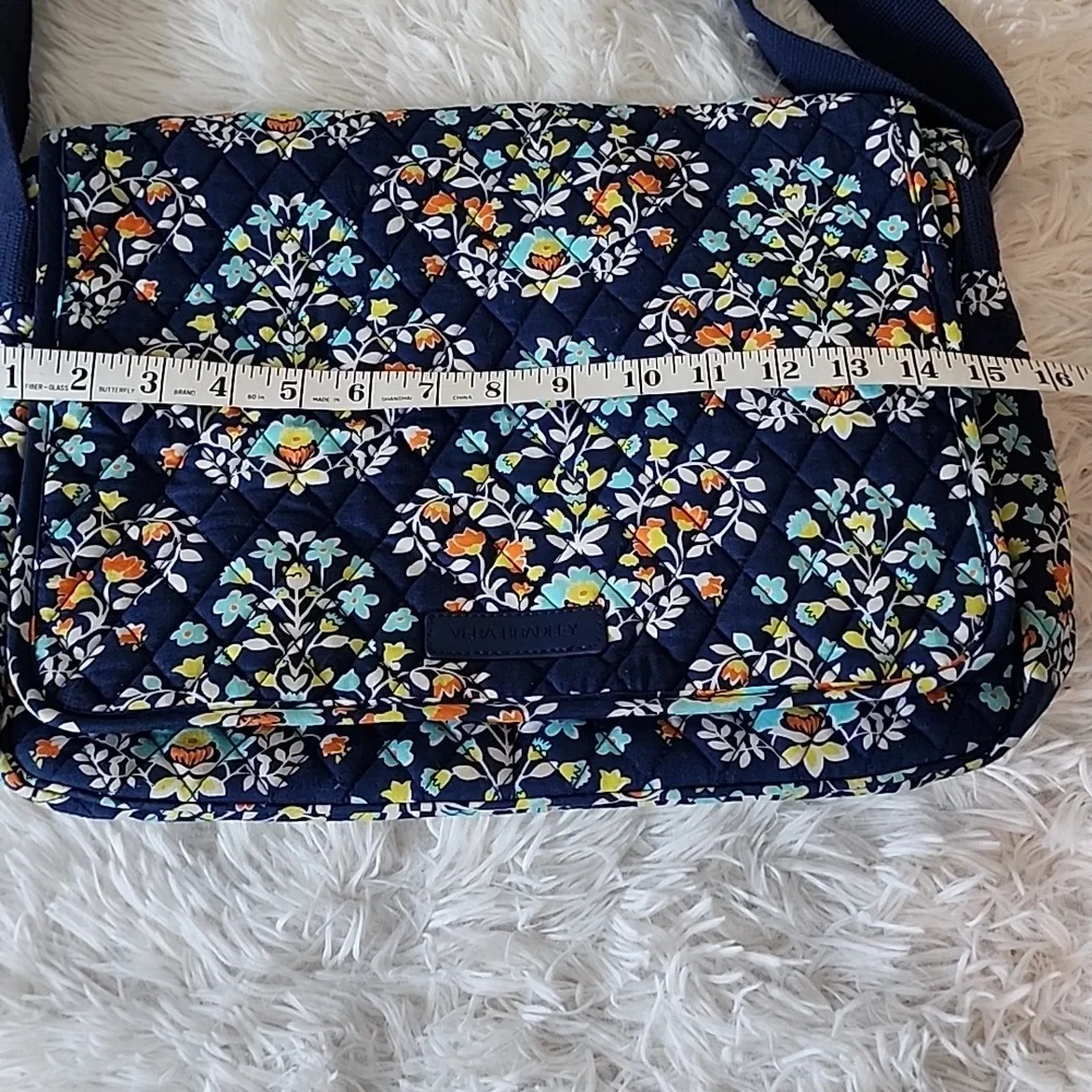 Vera Bradley chic crossbody