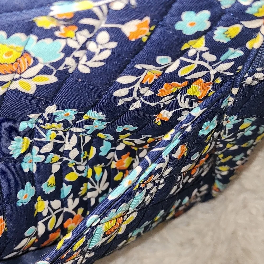 Vera Bradley chic crossbody