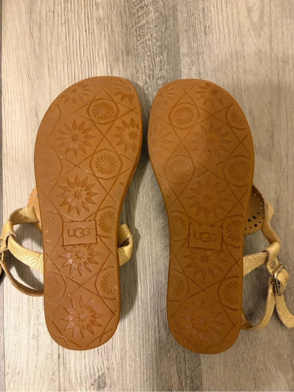 UGG Ayden II Women's Gold Leather Sandal Size 7.5