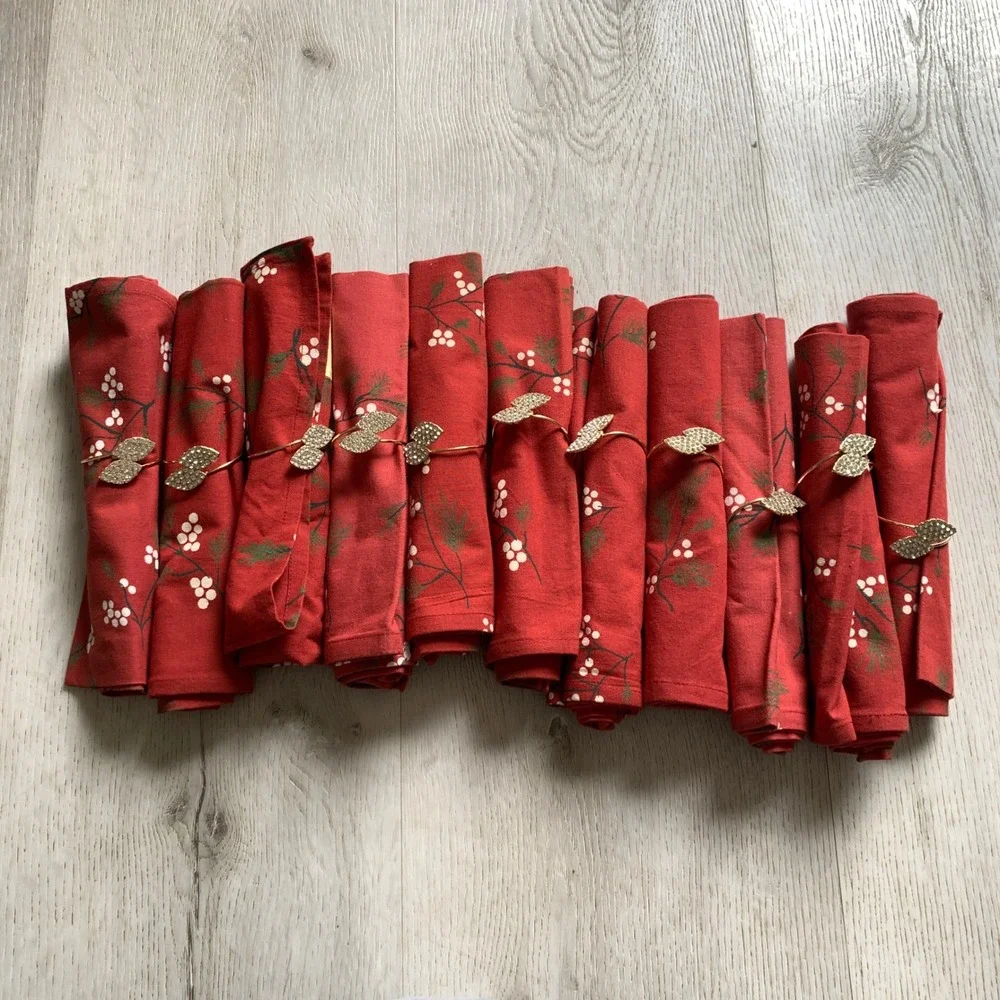 Newport Home Collections Red Christmas Napkins Set of 12 with Rhinestone Rings‎