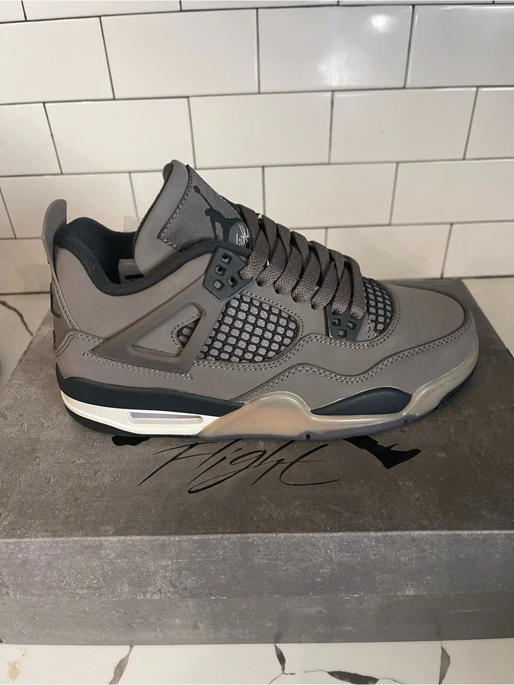 Men’s Retro 4 Cave Stone Size 5.5.