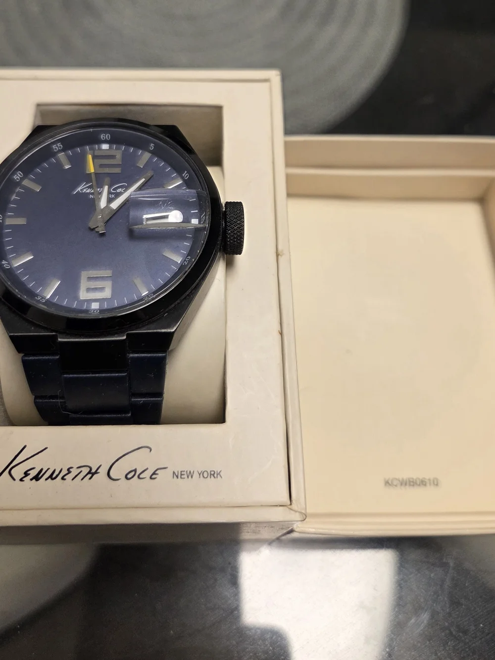 Kenneth Cole kenneth cole