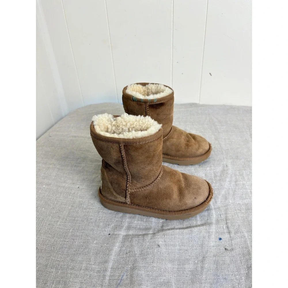 UGG classic short