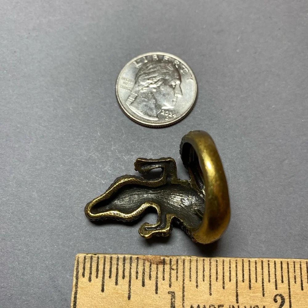 Alligator ring