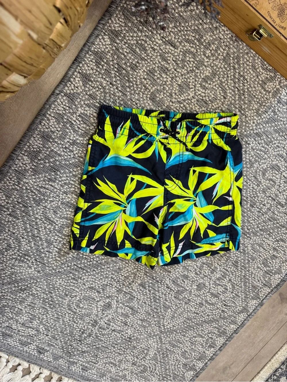Old Navy Boys Vibrant Swim Trunks Size Small Tropical Leaves