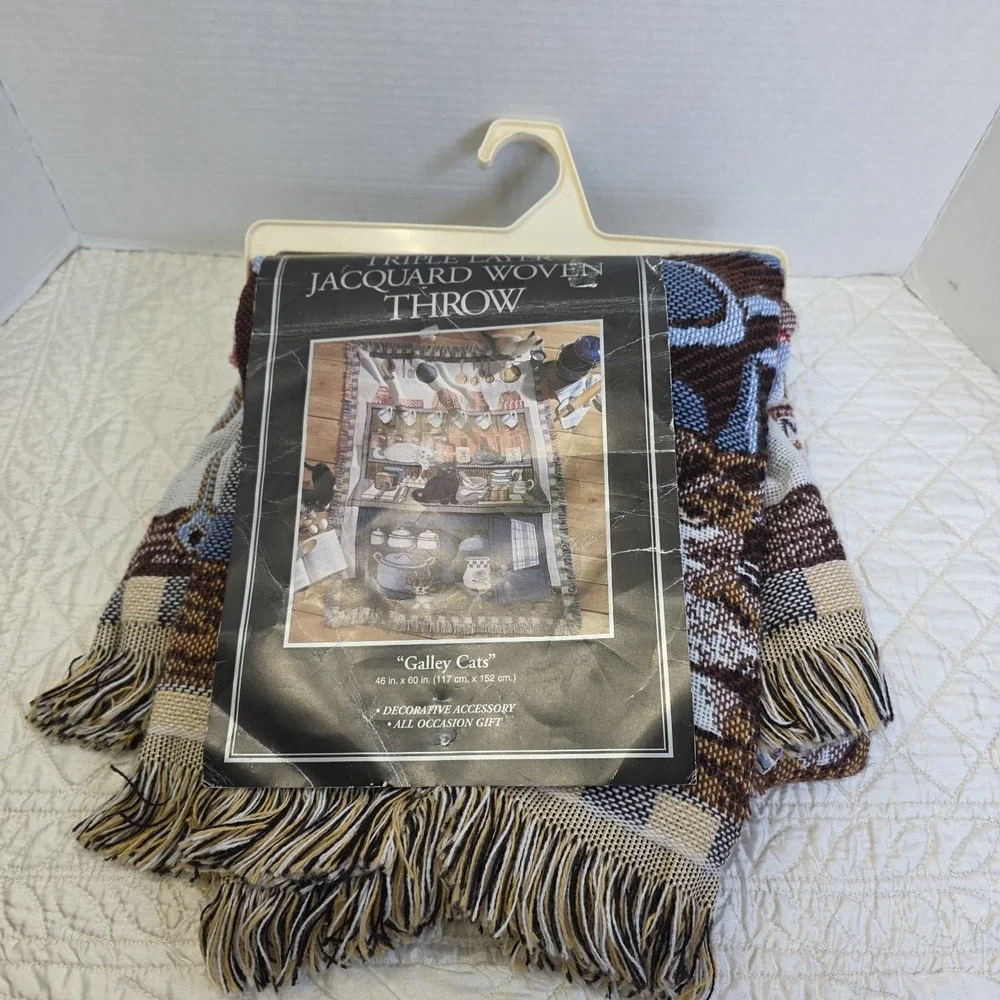 New Vintage Galley Cats Triple Layer Jacquard Throw  46