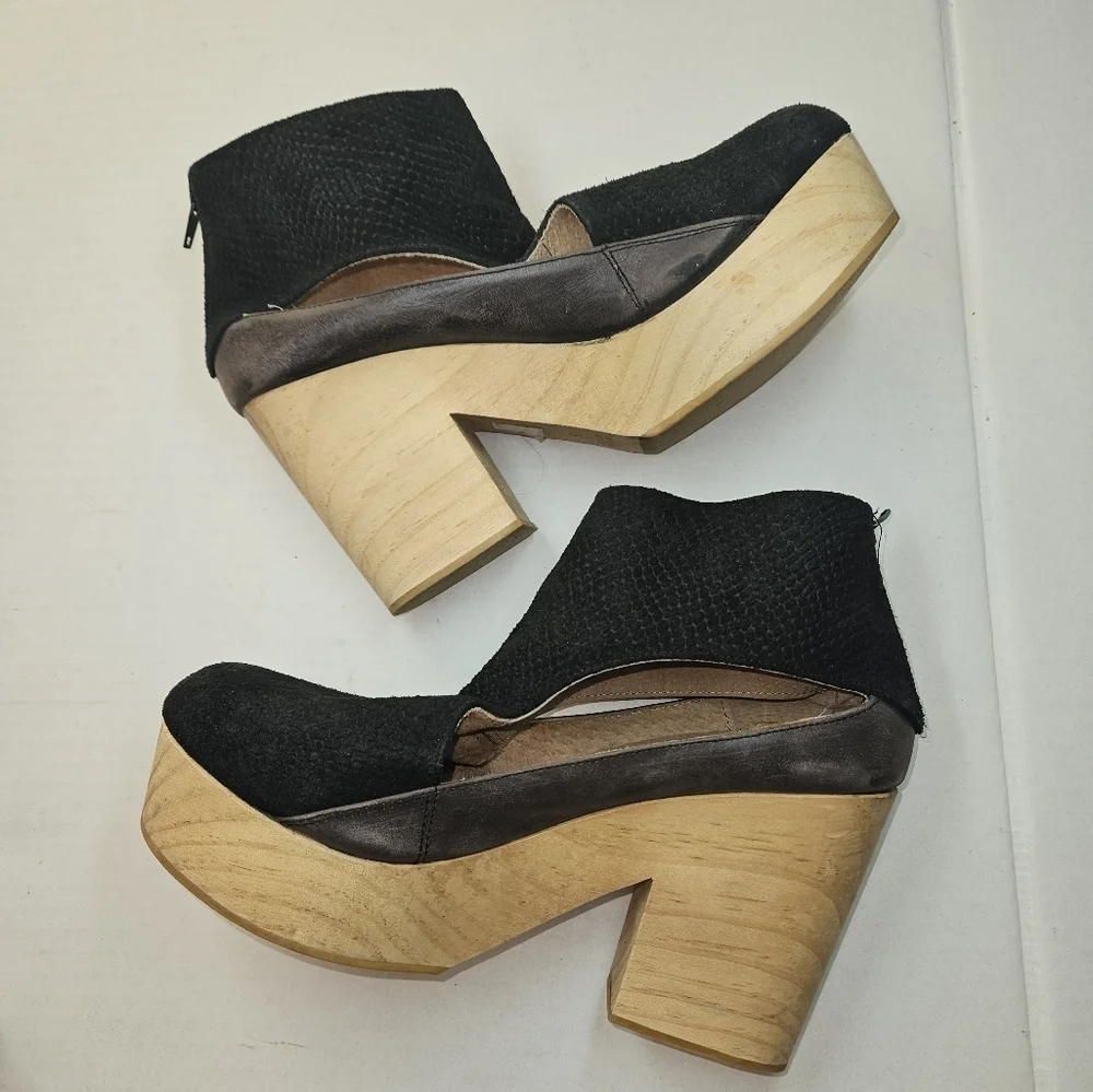 🌸 Free People |‎ Suede Clogs, size 39