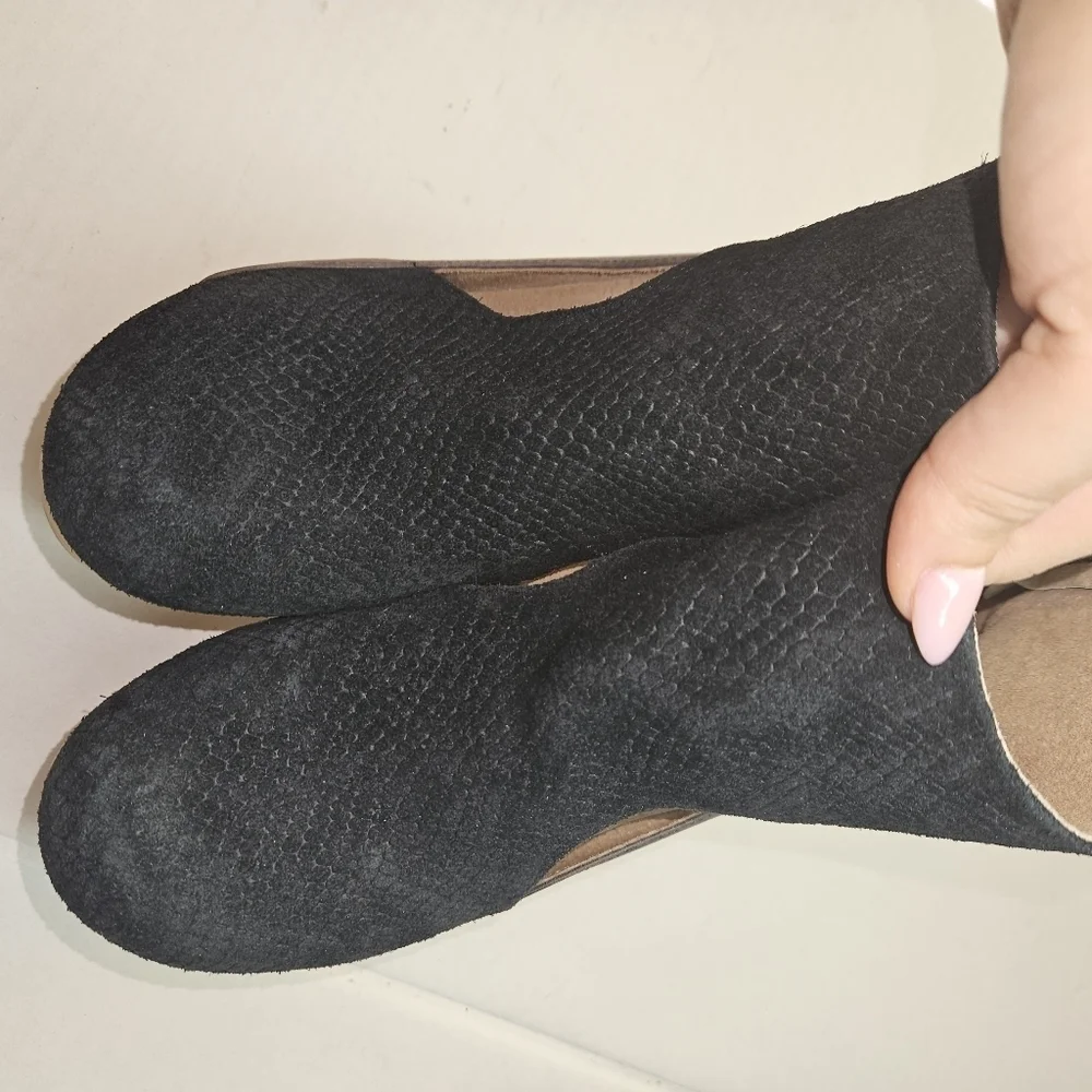 🌸 Free People |‎ Suede Clogs, size 39