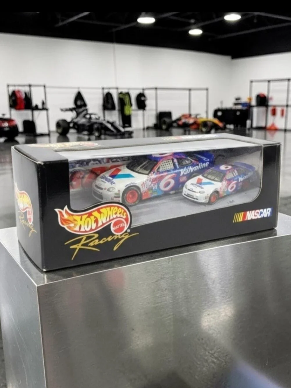 1998 Hot Wheels Racing Special 2 Car Pack Nascar #6 Valvoline 1:43 & 1:64 New In