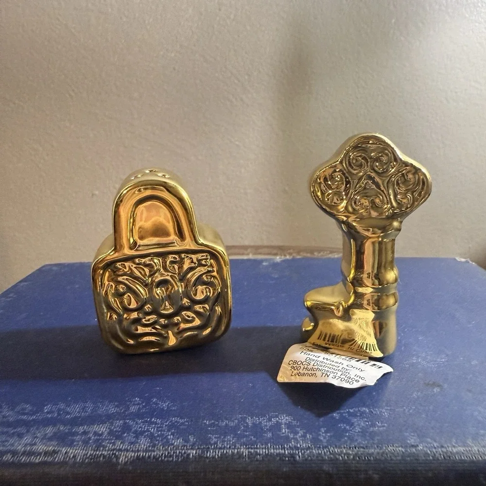 Cracker Barrel Gold Toned Lock & Key Salt & Pepper Shakers Novelty
