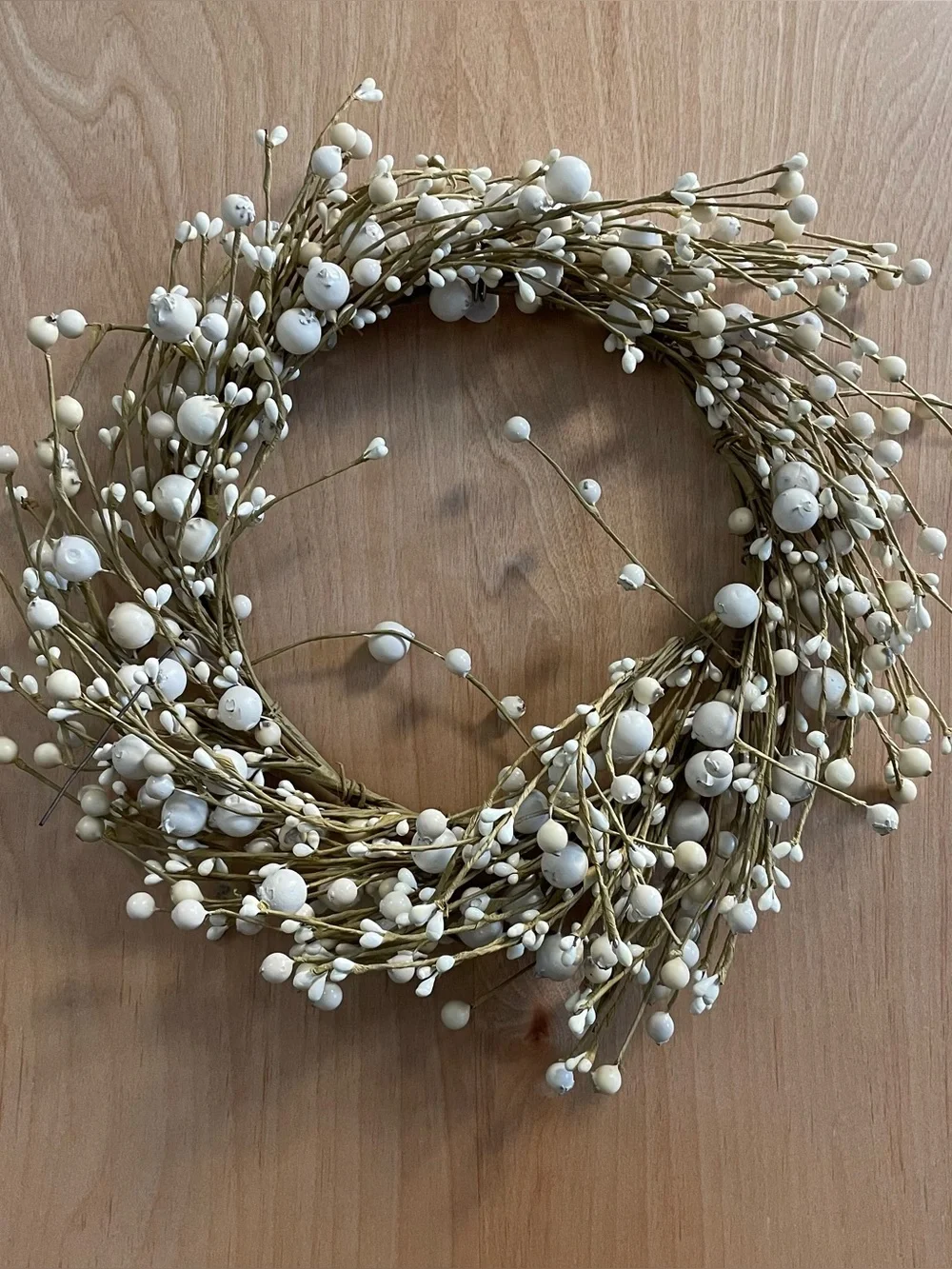 White Pip Berry Winter/Christmas Wreath 10 inch