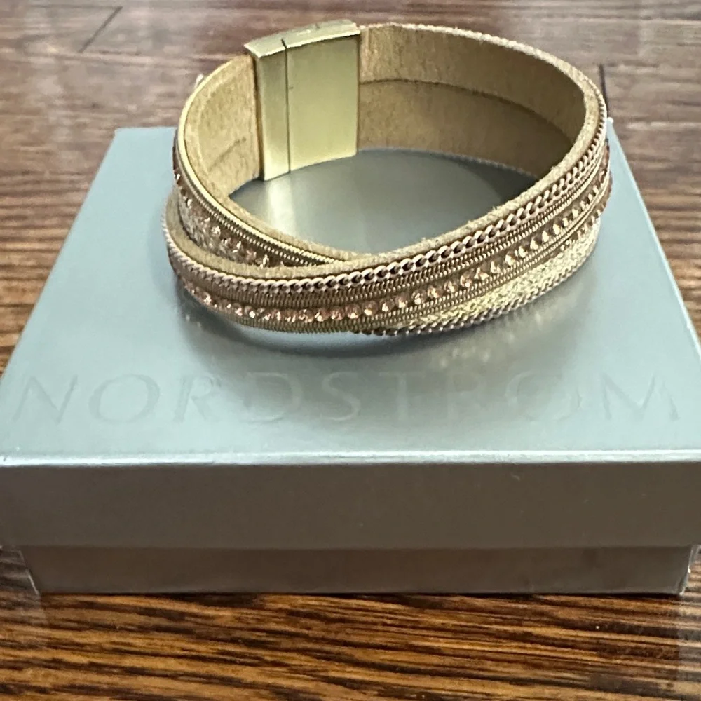 N/A chic gold