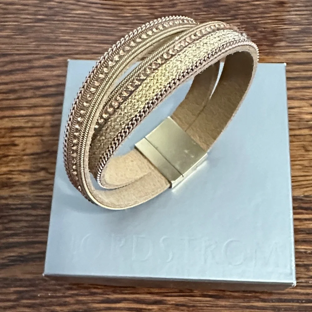N/A chic gold