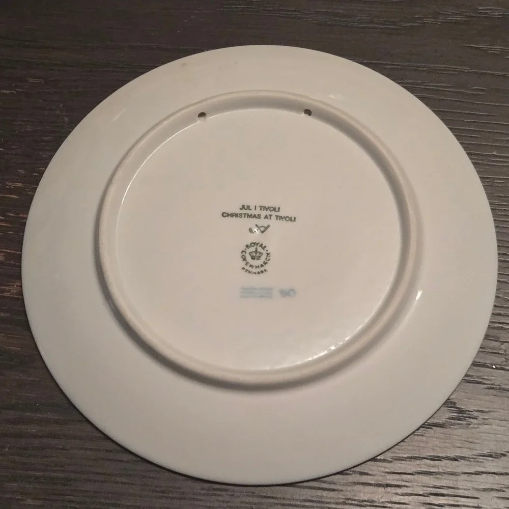 1990 Royal Copenhagen Christmas at Tivoli Blue White Porcelain Collector Plate
