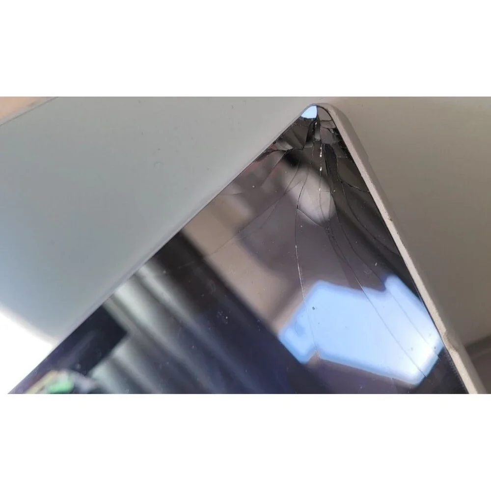 Microsoft Surface Pro 5 128gb (cracked screen on the side), 100% working