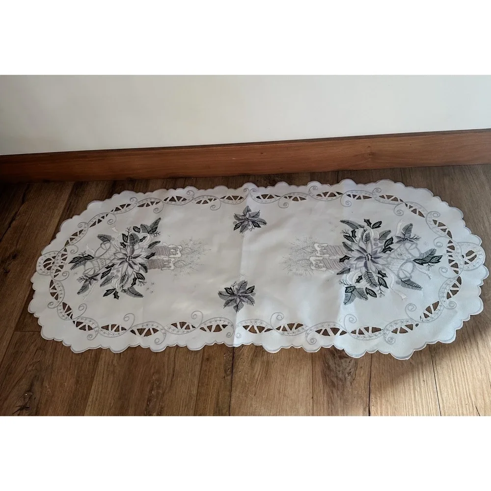 VTG Oval Table Piece Runner Cutwork‎ Embroidery Christmas Poinsettia 34x15 White