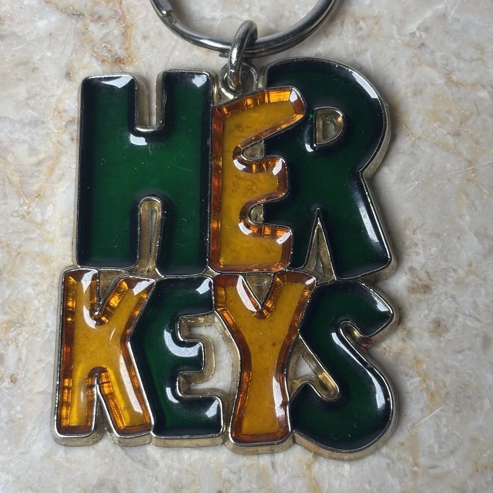 HER KEYS Gold Yellow Green Stained Glass Retro‎ Look Metal Keychain Groovy VTG