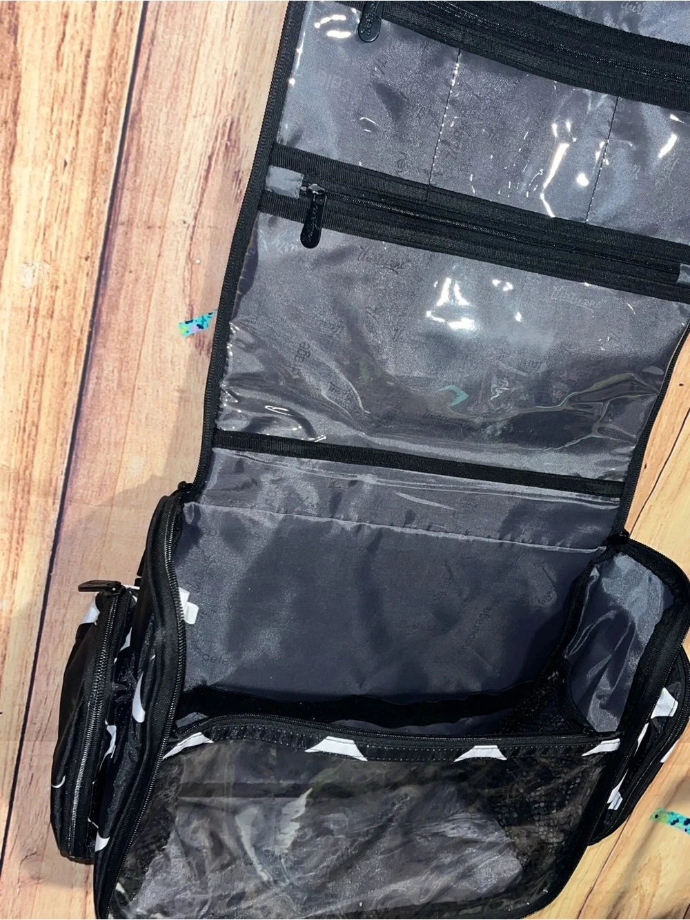 Thirty-One Deluxe Hanging Cosmetic Bag Travel Toiletry Big Dots Black & White