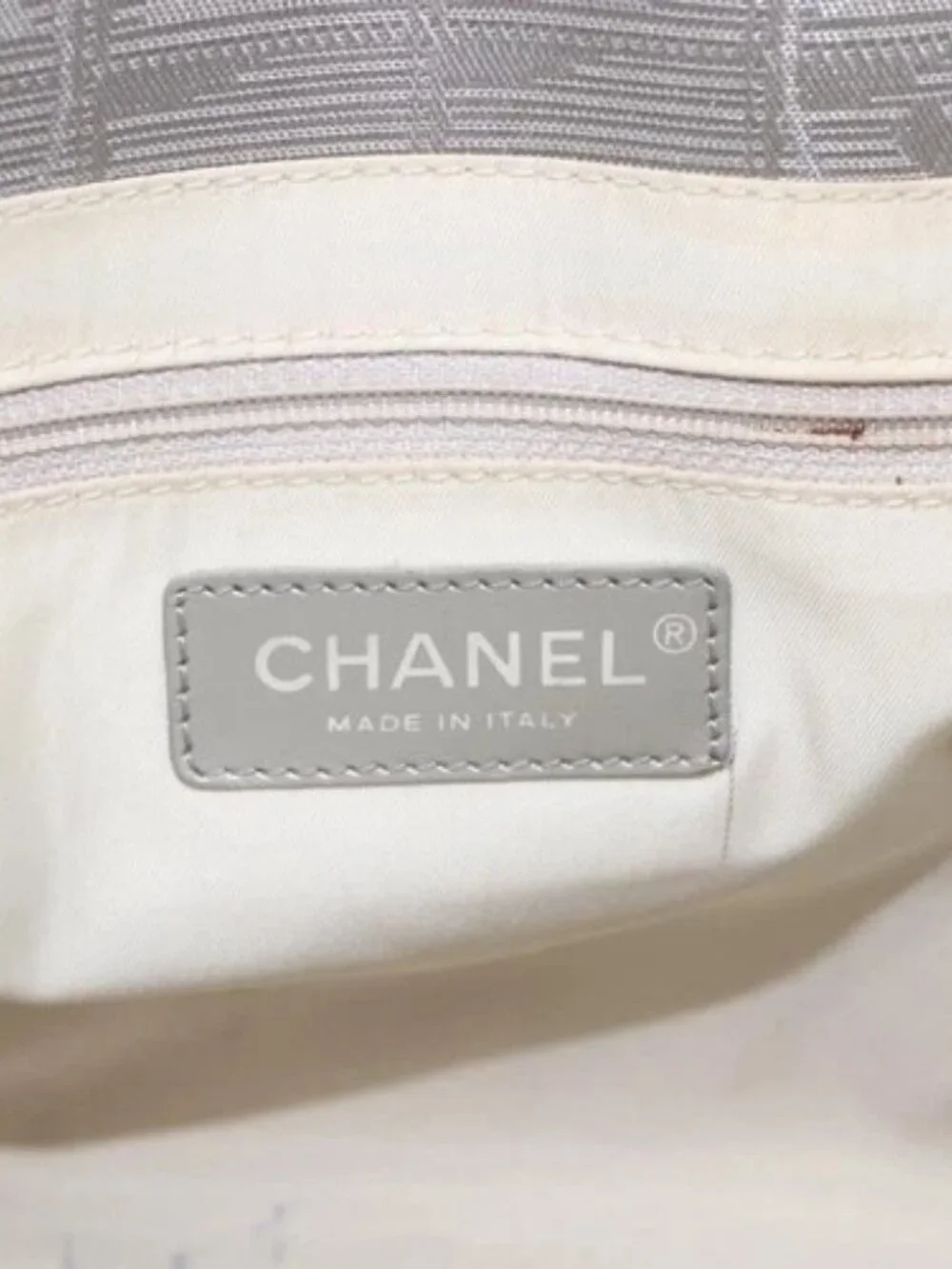 CHANEL brand	chanel color	silver