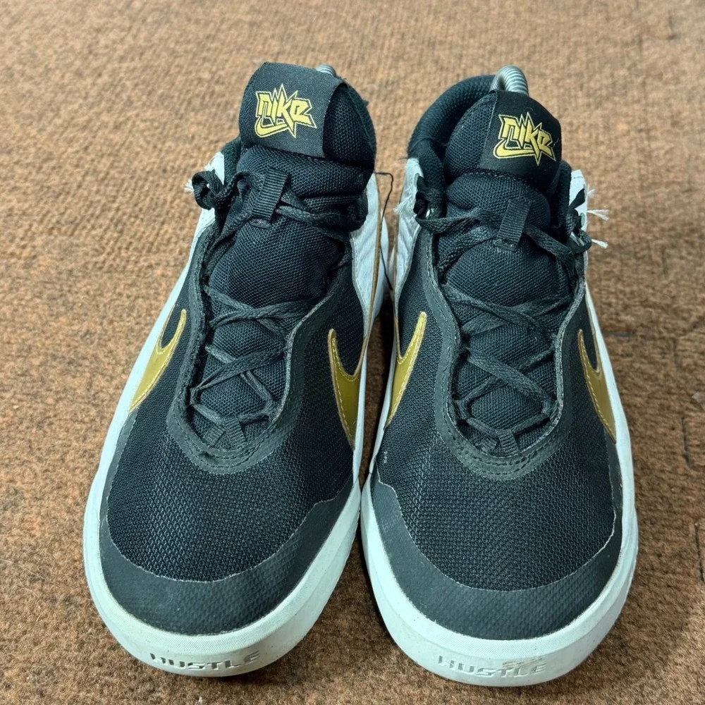 B+ Nike Team Hustle D 10 GS Black Gold White Basketball Shoes CW6735-002 Size 5Y