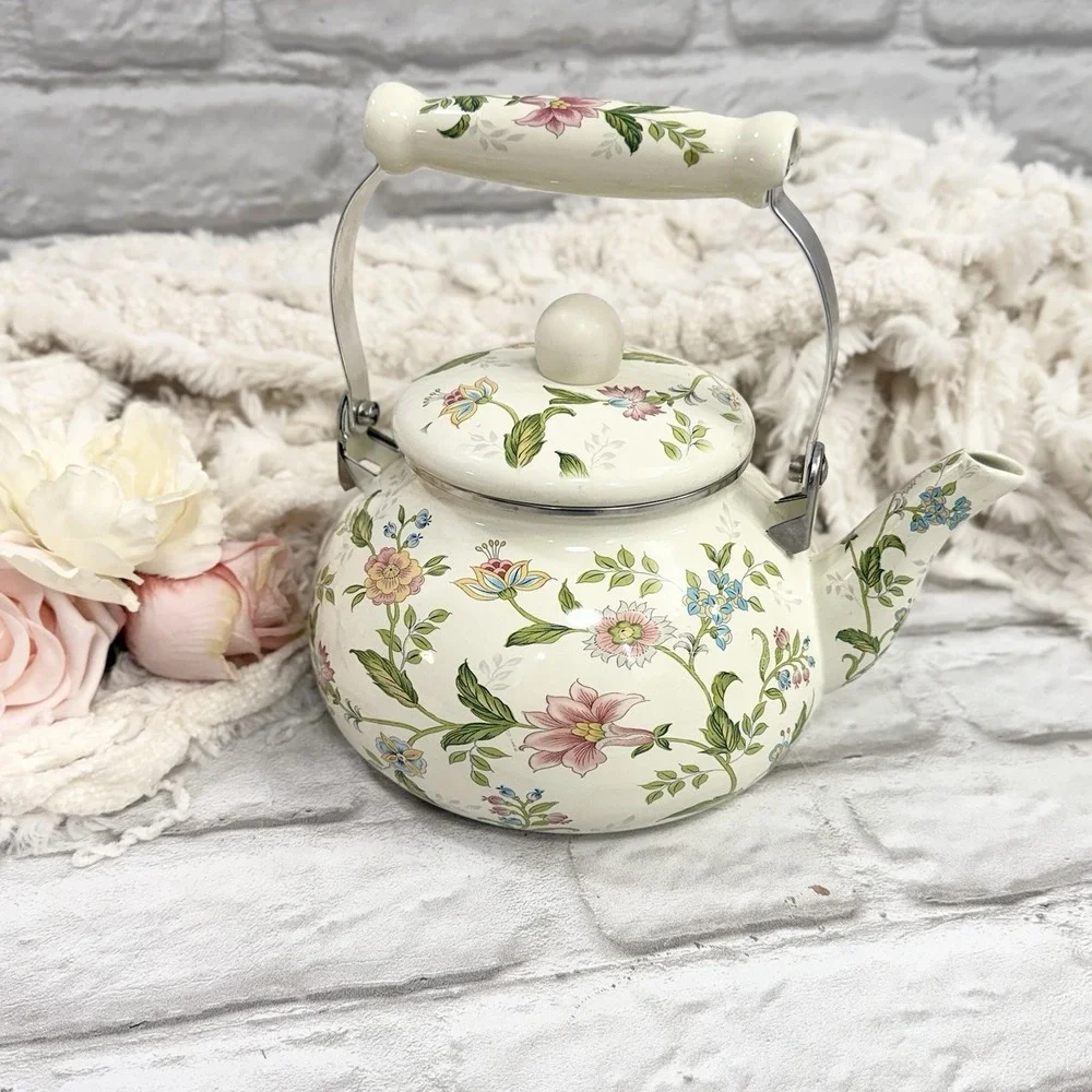 The Unbranded Brand floral enamel