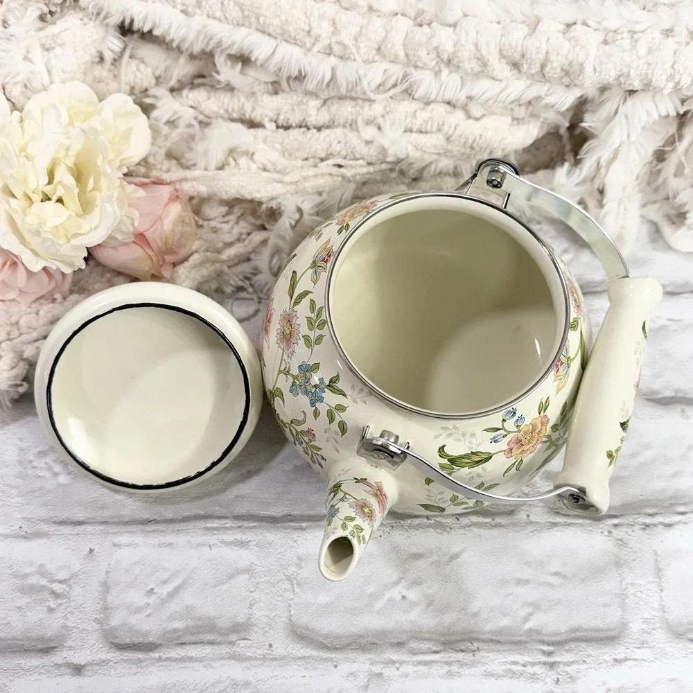 The Unbranded Brand floral enamel