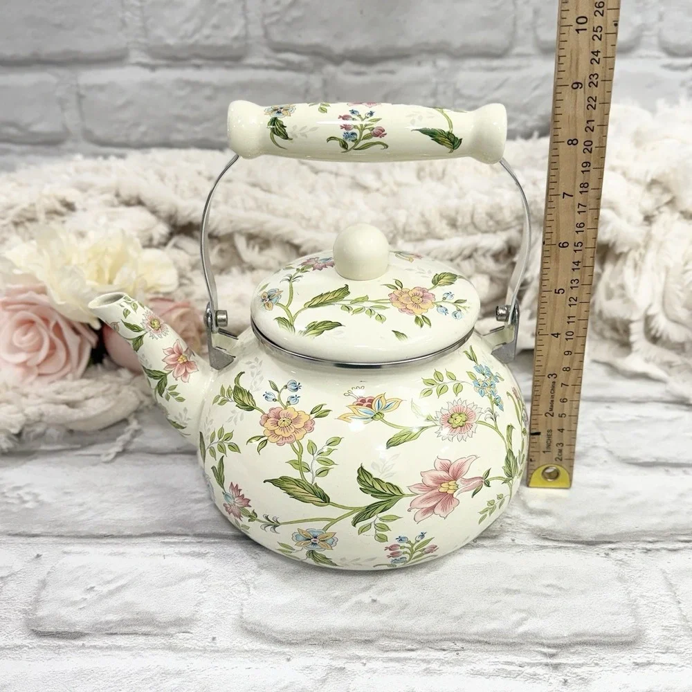 The Unbranded Brand floral enamel