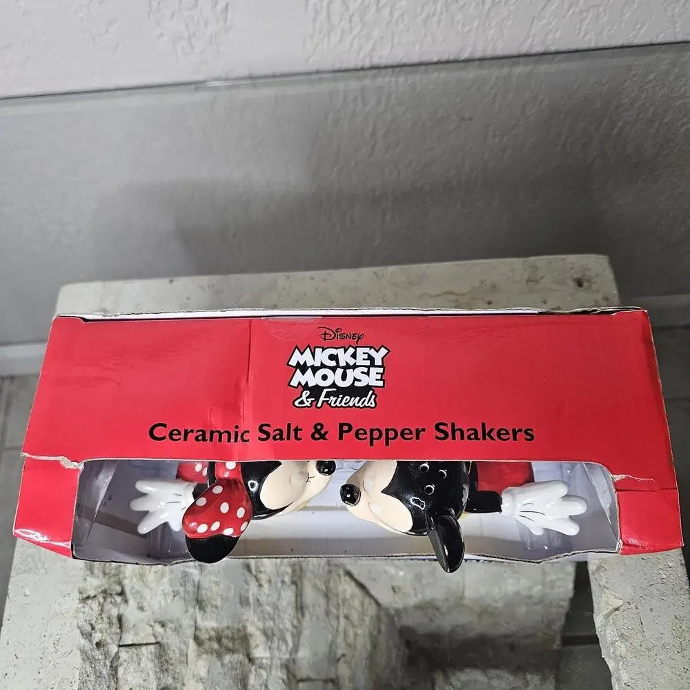 VTG Mickey Mouse & Minnie Mouse Salt & Pepper Shaker Set Disney Collectibles