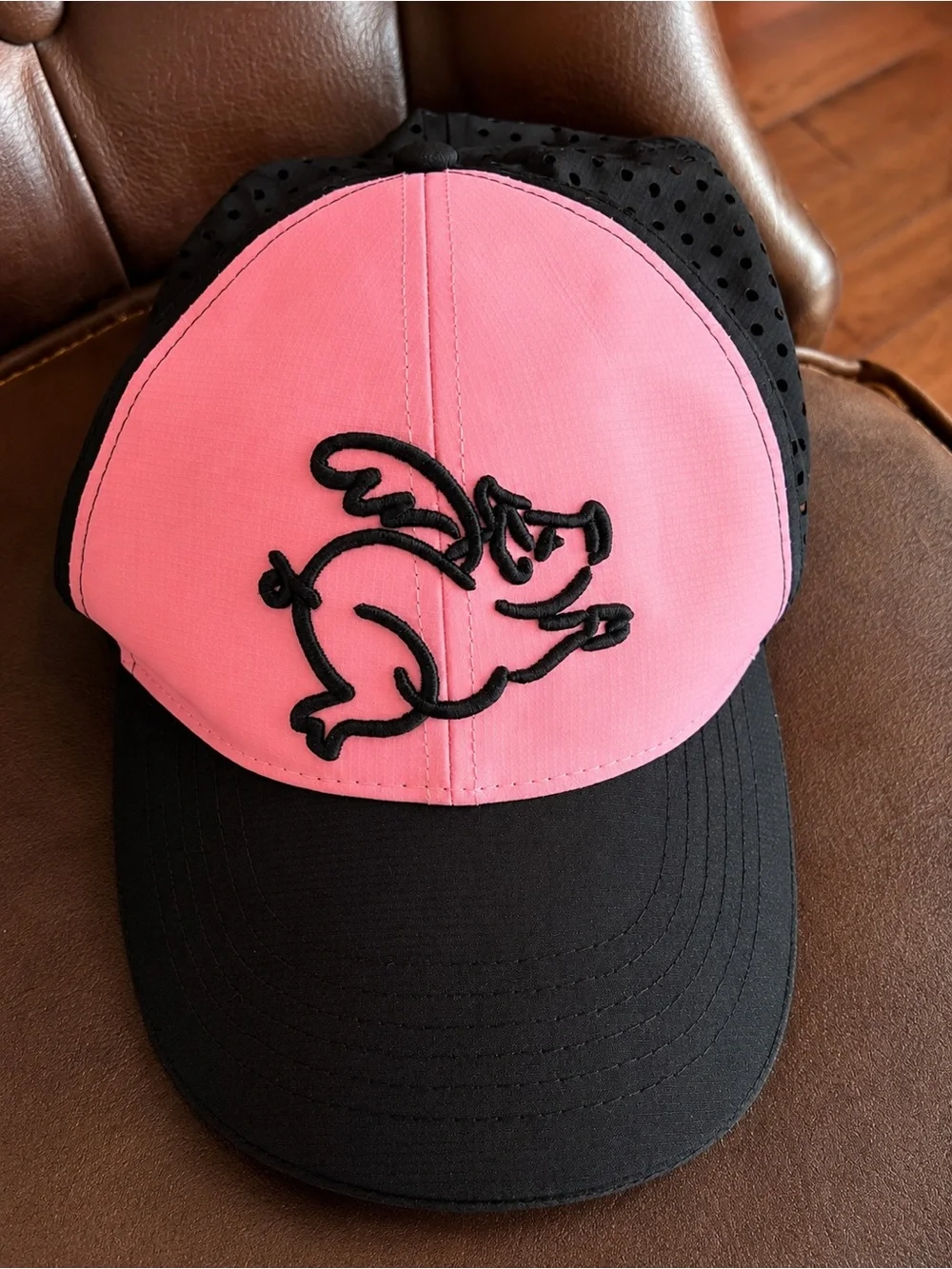 Headsweats Flying Pig NWOT Marathon Pink Black Performance Running Hat