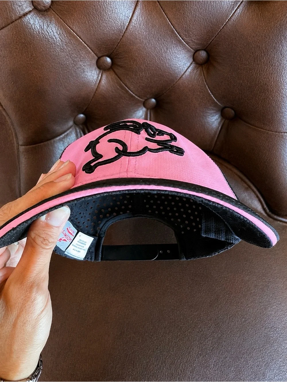 Headsweats Flying Pig NWOT Marathon Pink Black Performance Running Hat