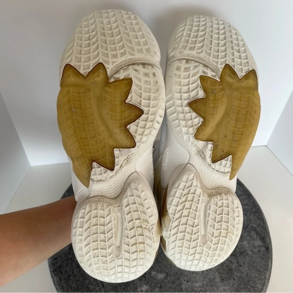 adidas $10 yet trending