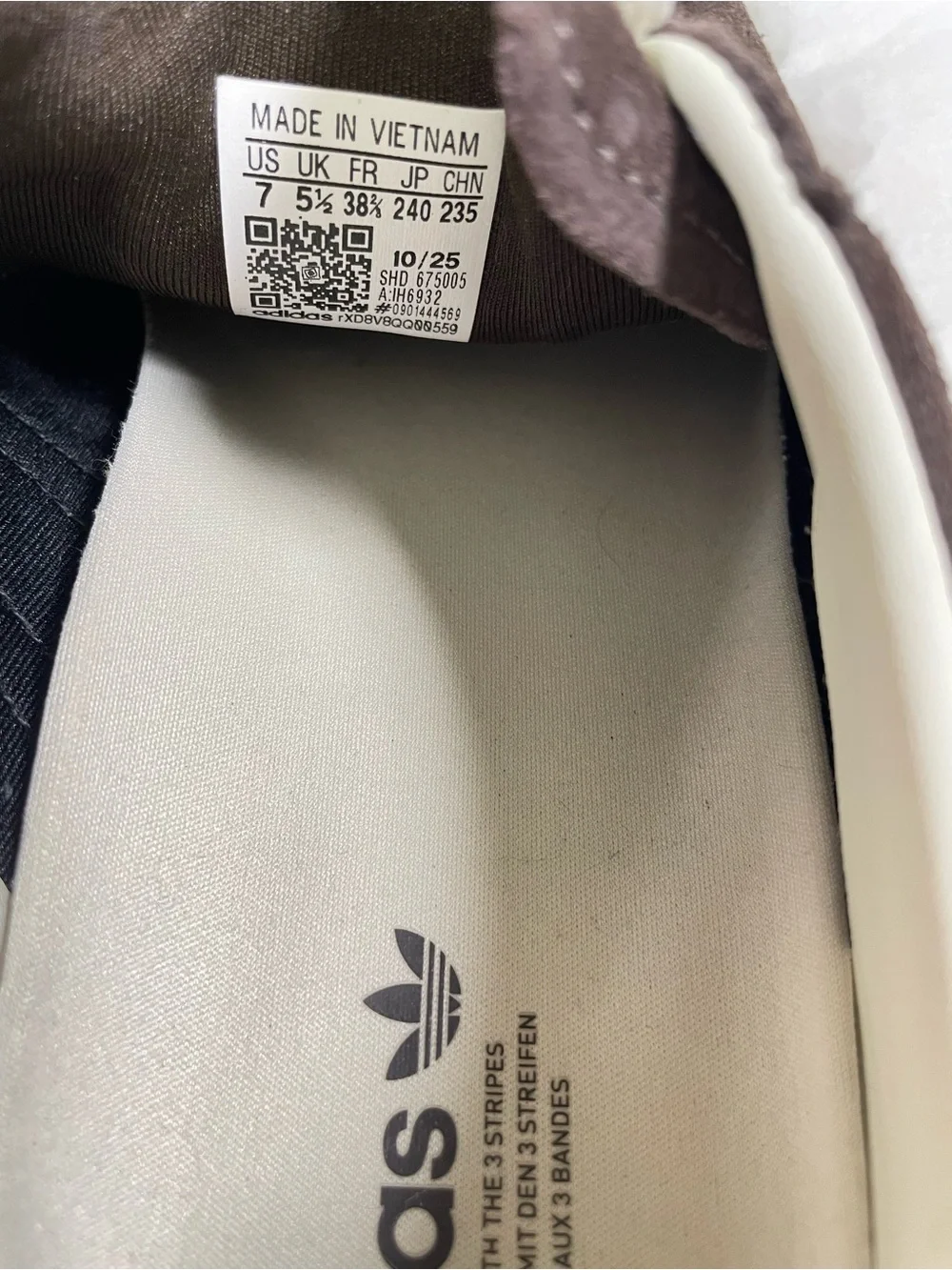 adidas Gazelle Women’s Brown Suede Sneakers with White Stripes, Size 7