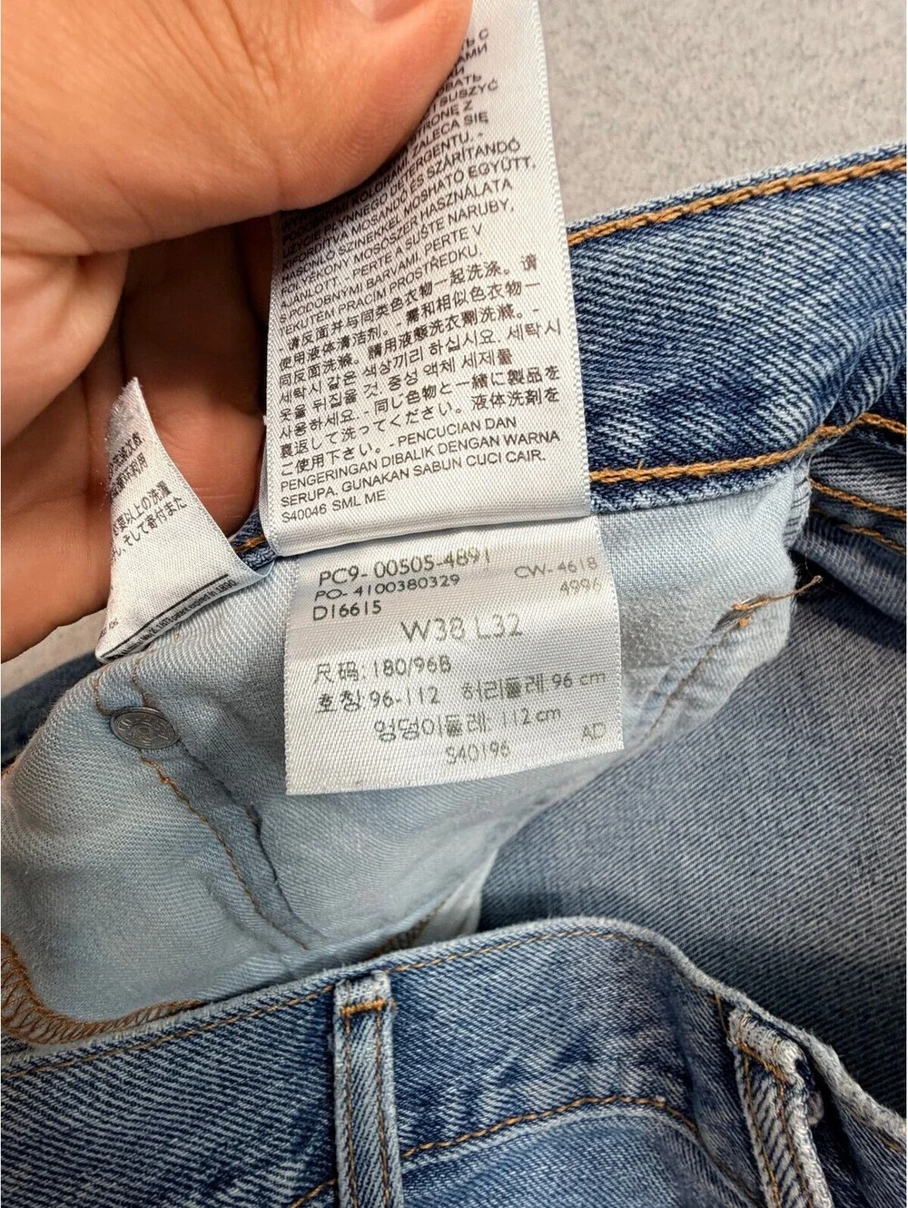 Levi's 505 Mens Jeans W38 L32 Light Wash Regular Fit Straight Leg Distressed Hem